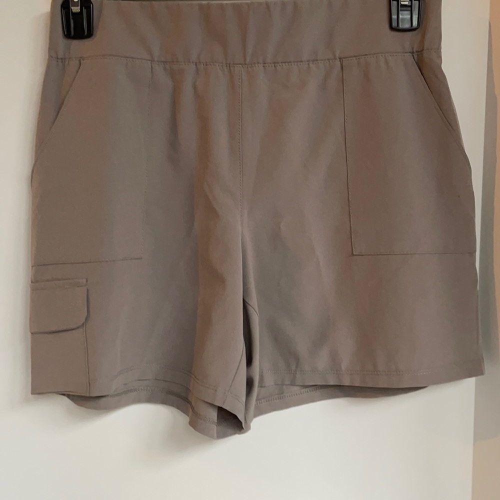 RBX dry fit wide waistband two pocket athletic shorts size Medium